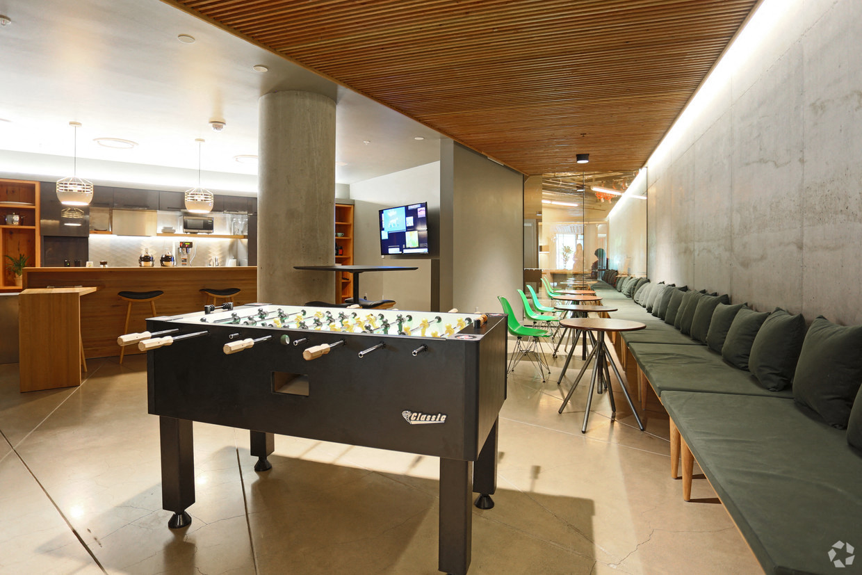 View Photos of Yard Apartments in Portland, OR Gallery